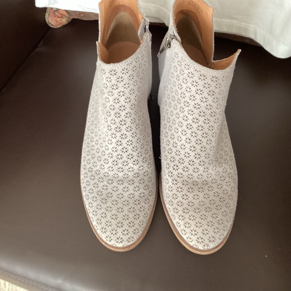 FRYE AND CO. Suede Perforated Chensee Grey Ankle Boots. 8 1/2